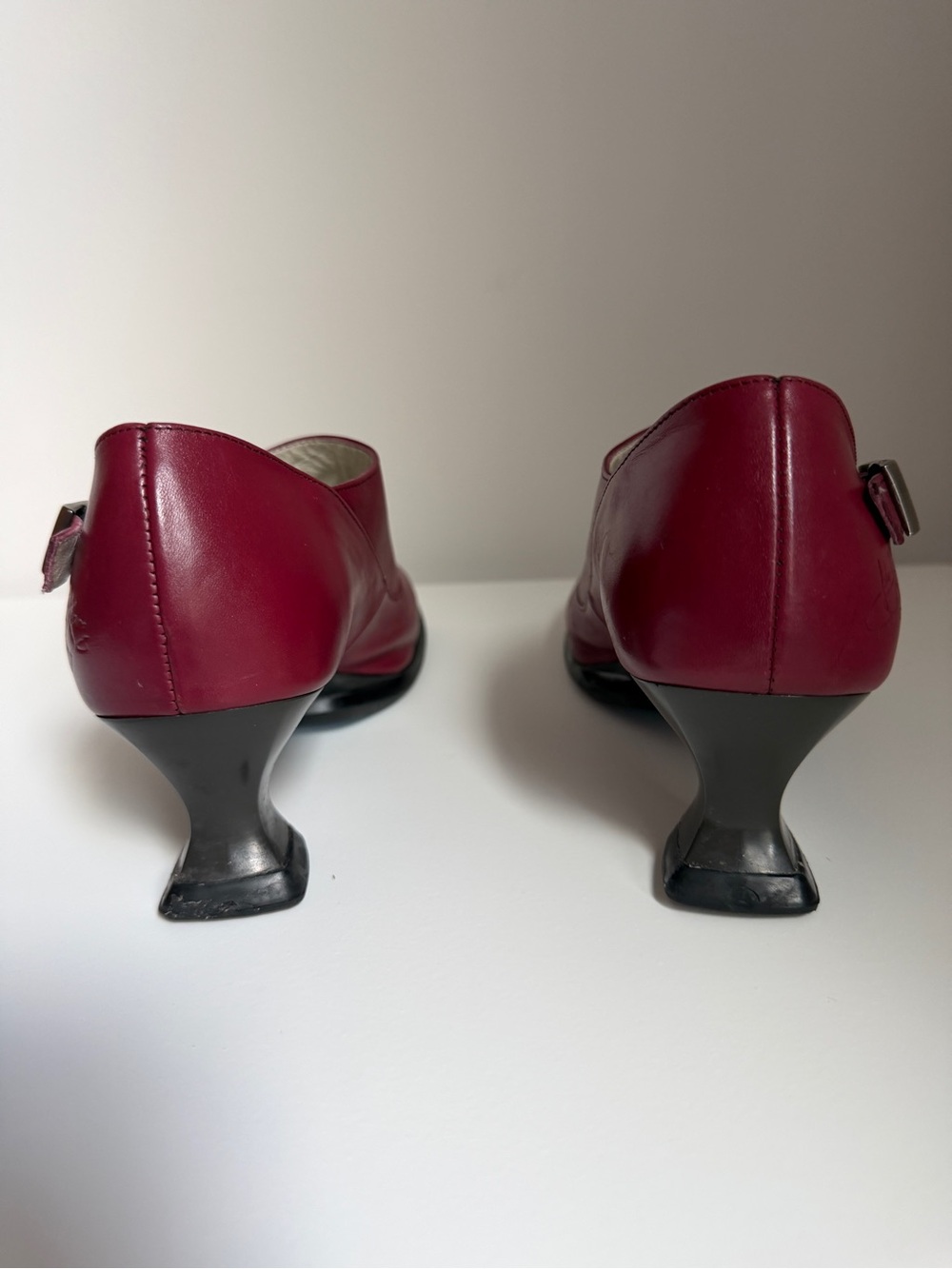 John Fluevog Gracias Cherry Size 10 - Picture 8 of 16